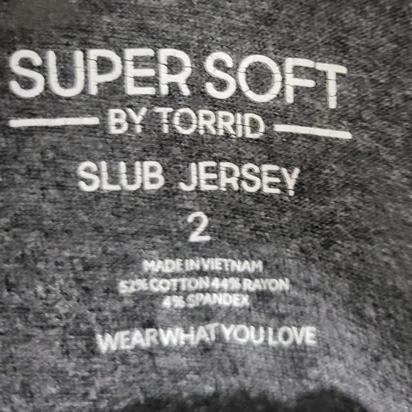 Torrid Womens Super Soft Slub Gray Skull Graphic T-Shirt Size 2 - Picture 2 of 6